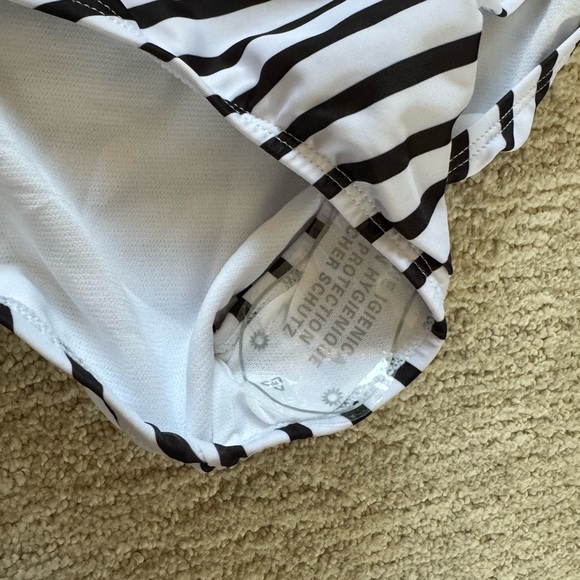 NWT CUPSHE two piece swimsuit - Picture 3 of 3